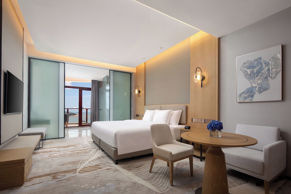 Standard Room, 1 King Bed, Sea View - Photo 3