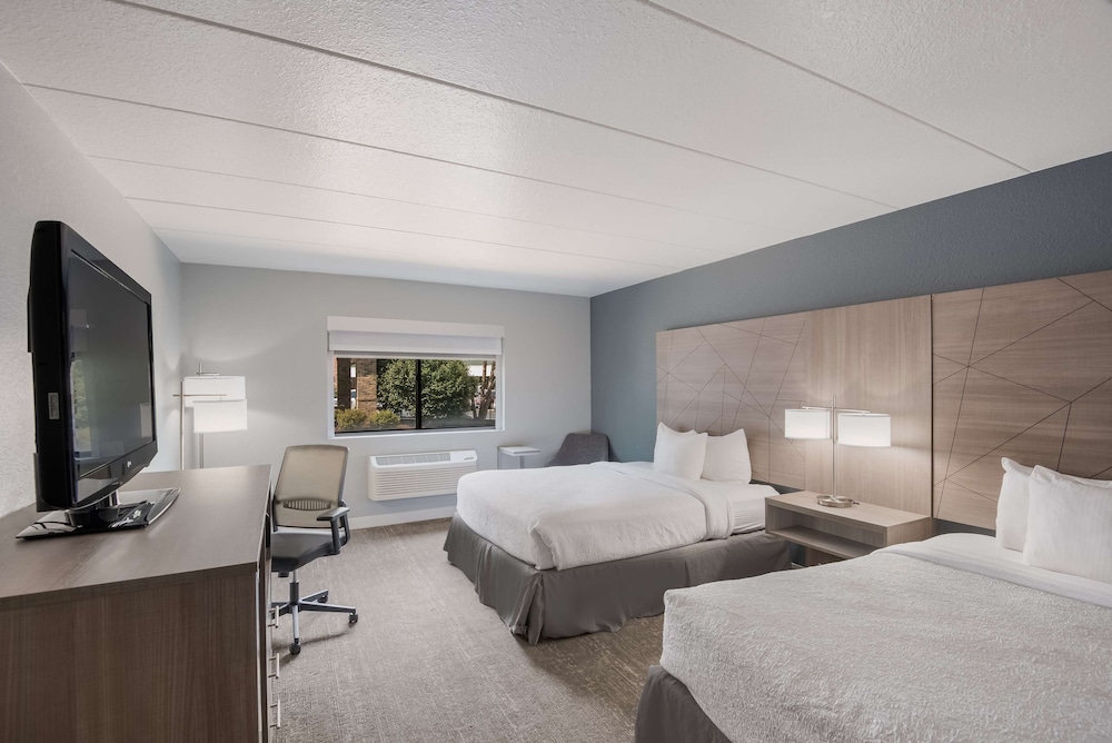 Standard Room, 2 Queen Beds, Accessible, Refrigerator & Microwave (Walk-in Shower) - Photo 2