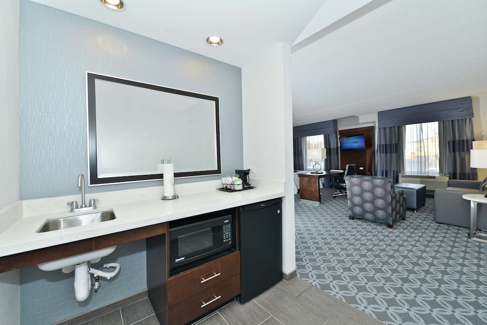 Suite, 2 Queen Beds, Non Smoking - Photo 8