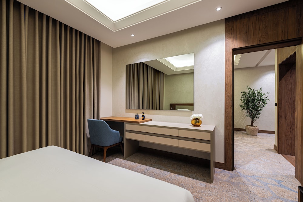 Executive Suite, 1 Bedroom - Photo 8