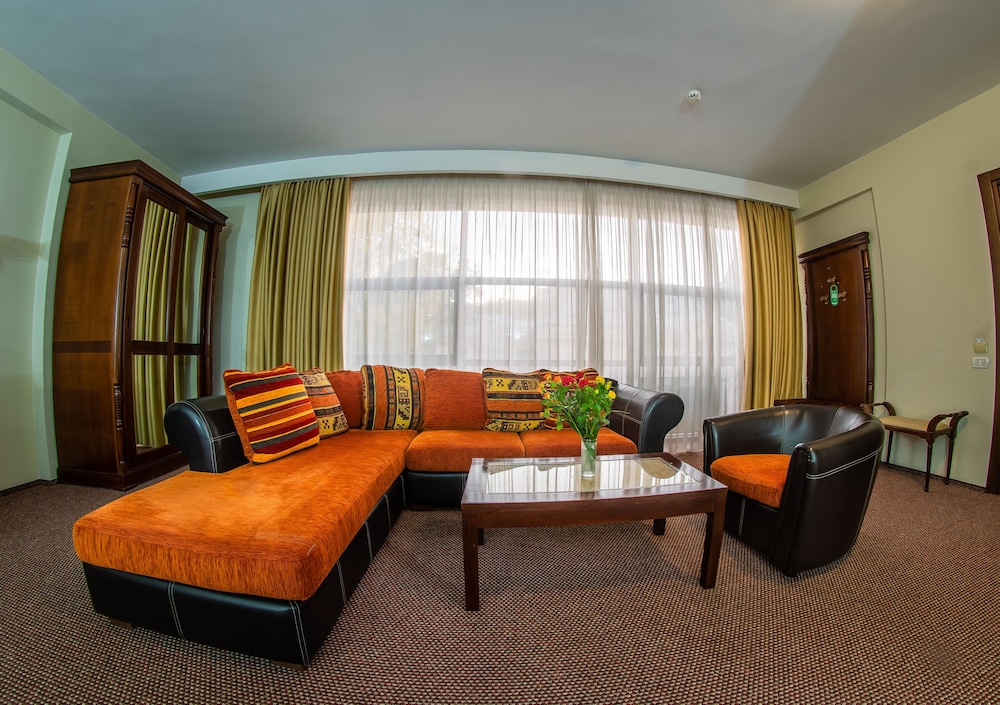 Executive Room - Photo 3