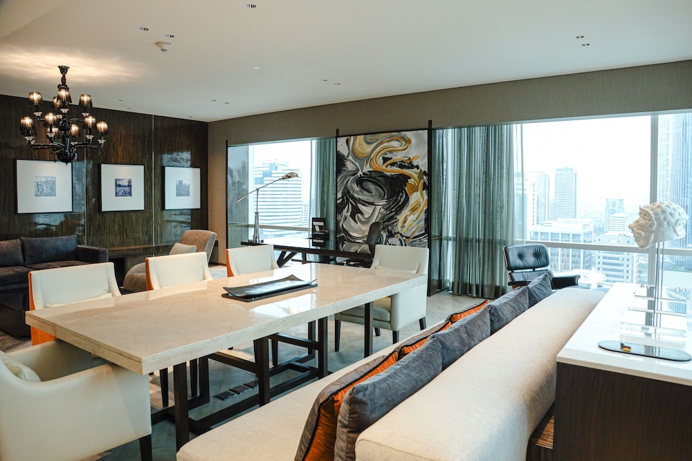 Presidential Suite, 1 King Bed, Corner