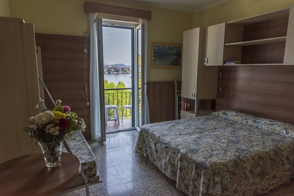 Standard Triple Room, Lake View - Photo 1