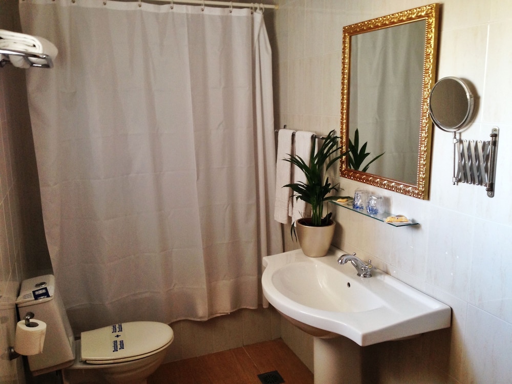 Standard Double or Twin Room, Balcony - Photo 6