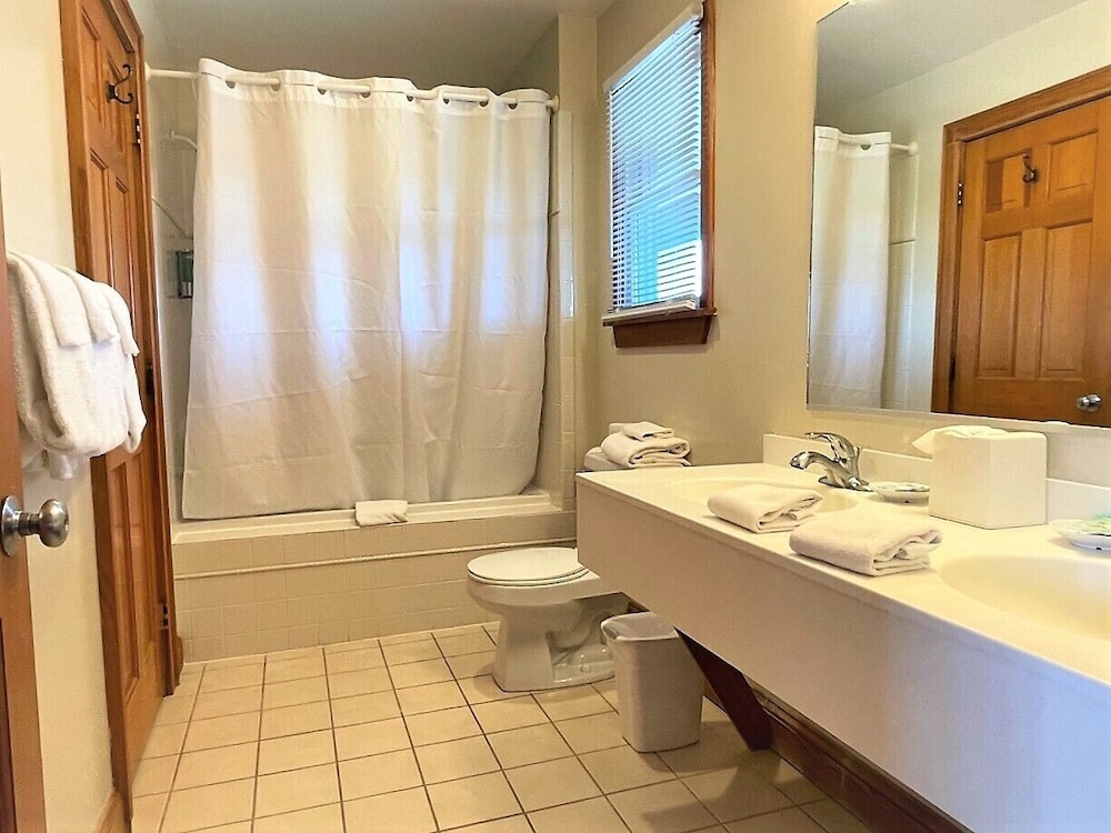 Superior Suite, Balcony, Pool View photo 3