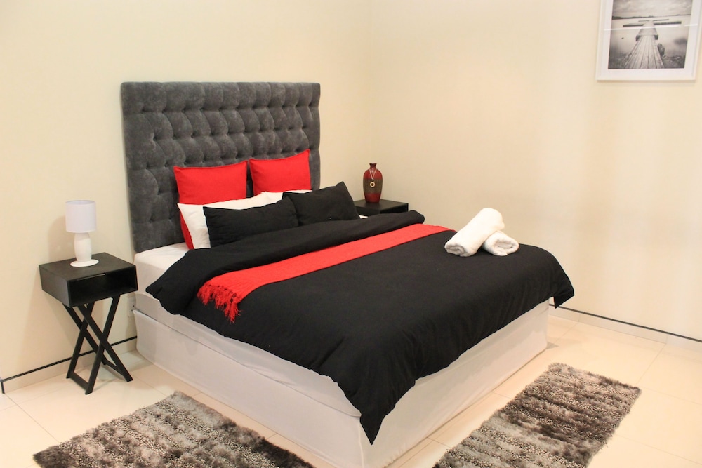 Luxury Double Room, 1 King Bed, Private Bathroom, Ocean View photo 1