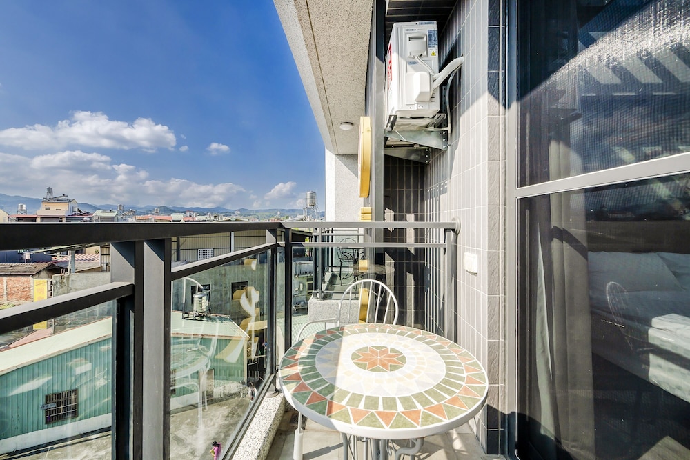 Deluxe Quadruple Room with Balcony photo 3