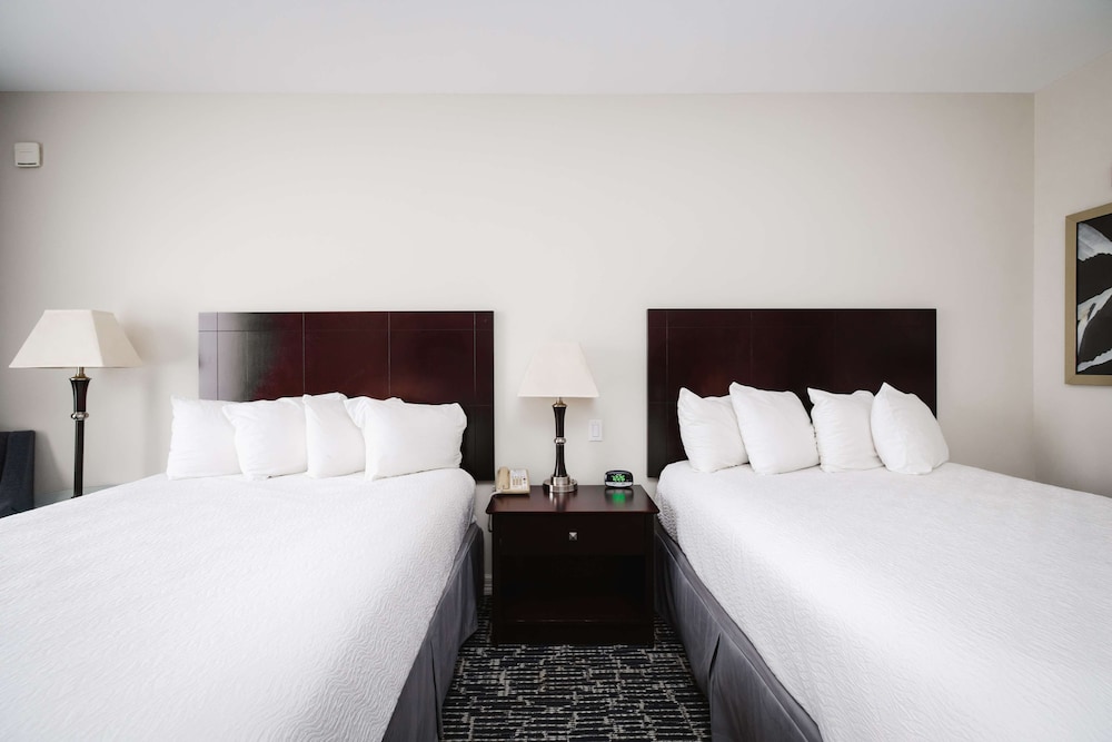 Standard Room, 2 Queen Beds, Non Smoking - Photo 7