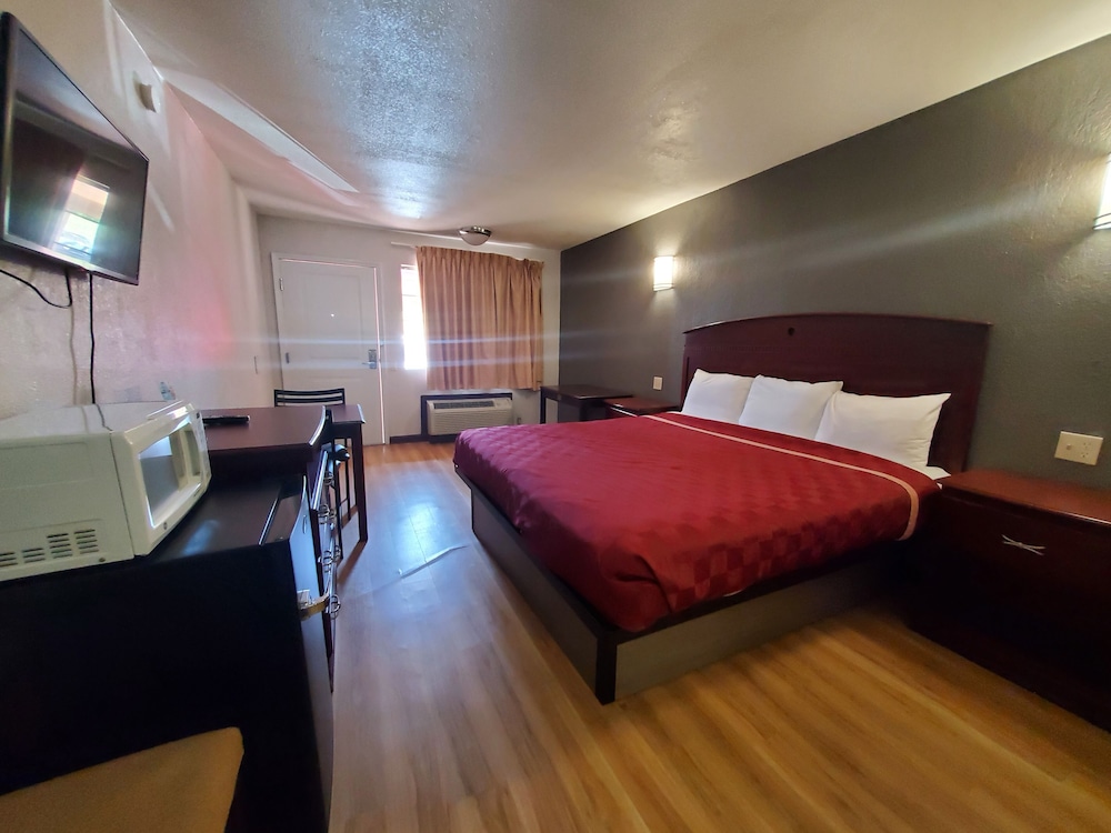 Room, 1 King Bed, Non Smoking photo 2