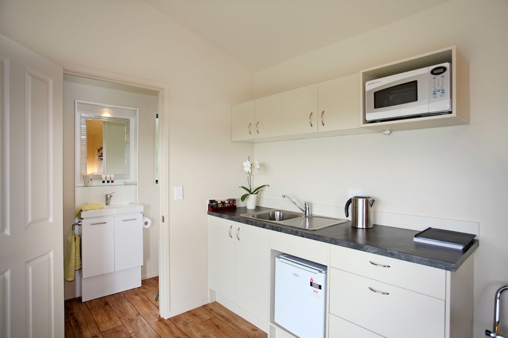 Standard Room, Kitchenette (Fantail Cottage) photo 3