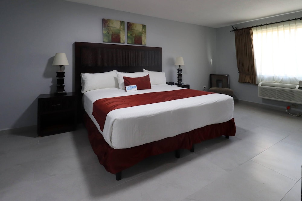 Suite, 1 King Bed, Non Smoking - Photo 1