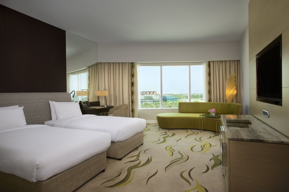Premier Room, 1 King Bed photo 2