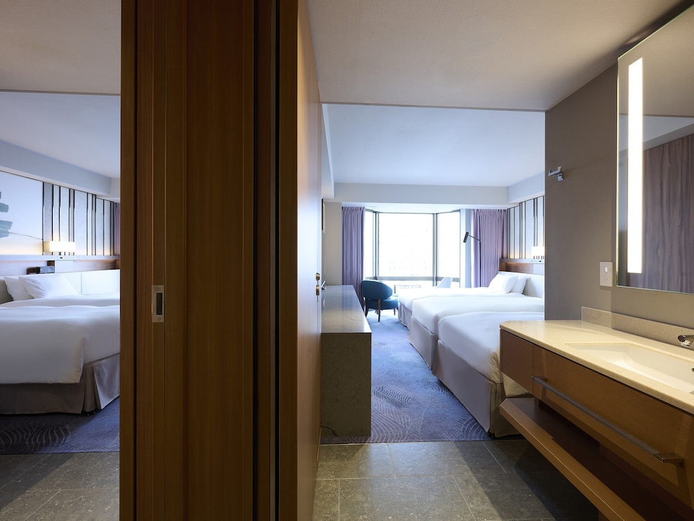 Executive Connecting Room with City Side 1Extra Bed (5 adults 1Twin Room & 1Twin Room with Extra Bed