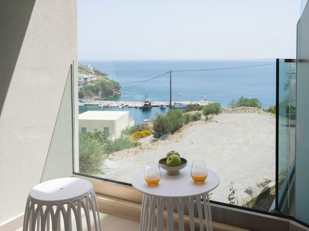 Family Two Bedroom Suite with Sea View photo 2