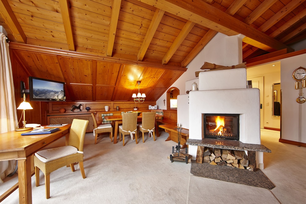 Deluxe Suite, 2 Bedrooms, Mountain View