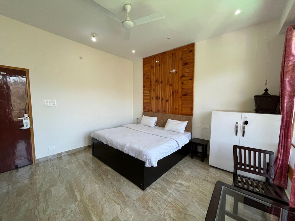 Basic Double Room photo 3