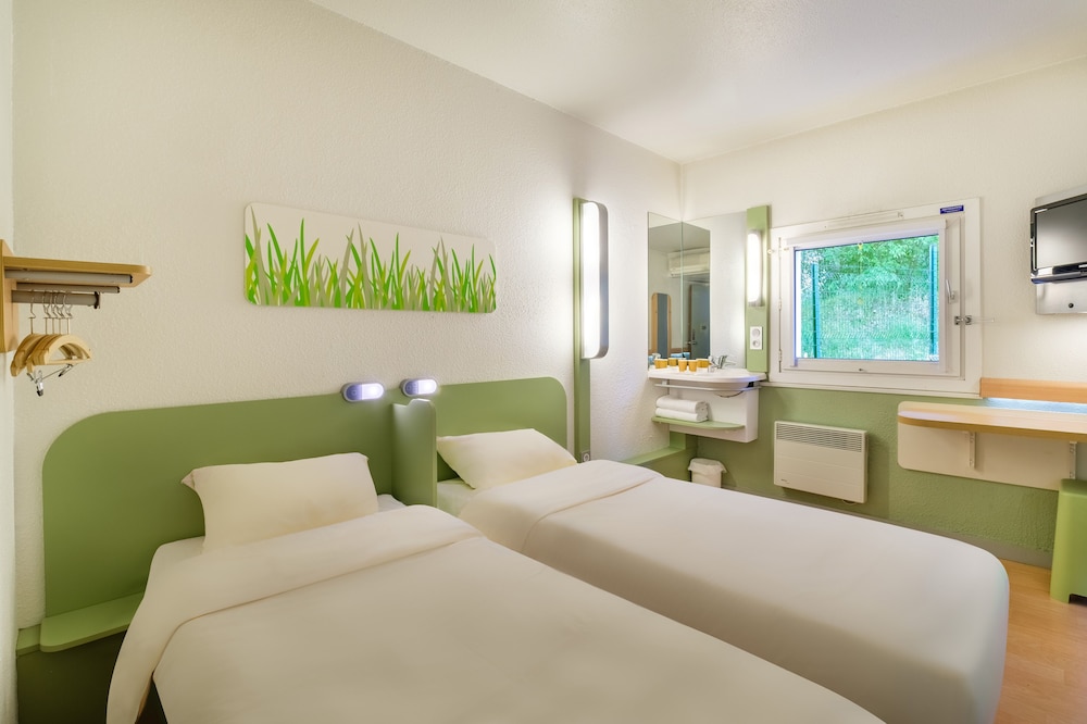 Twin Room, Non Smoking - Photo 1