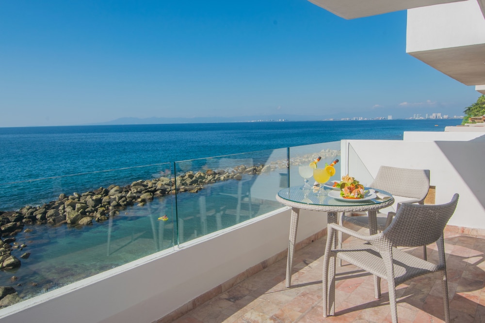 Remodeled Oceanfront 1 Bedroom Suite With Large Terrace Oceanfront