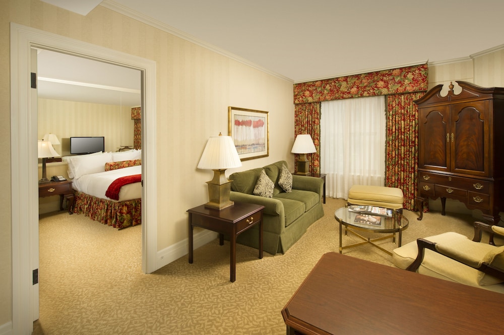 Suite, 1 King Bed - Photo 1