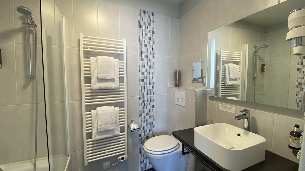Comfort Room, 1 Double or 2 Twin Beds photo 3