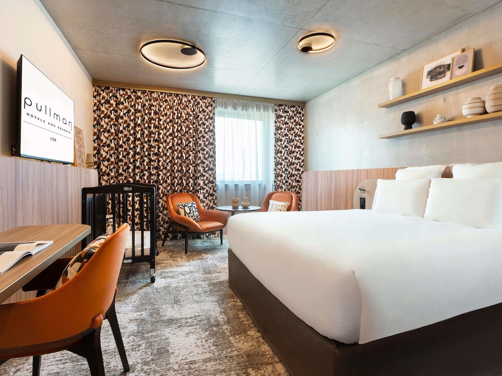 Superior Room, 2 Double Beds, Connecting Rooms thumbnail 5