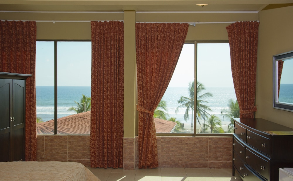 Superior Quadruple Room - Photo 11