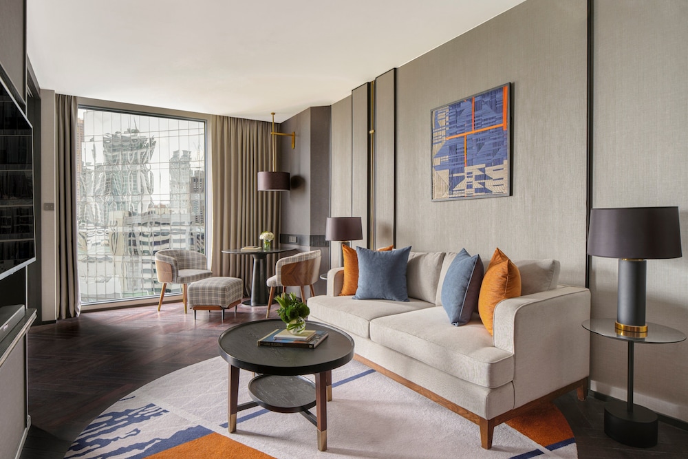 Junior Suite, 1 King Bed, Club Lounge Access (High Floor) photo 2