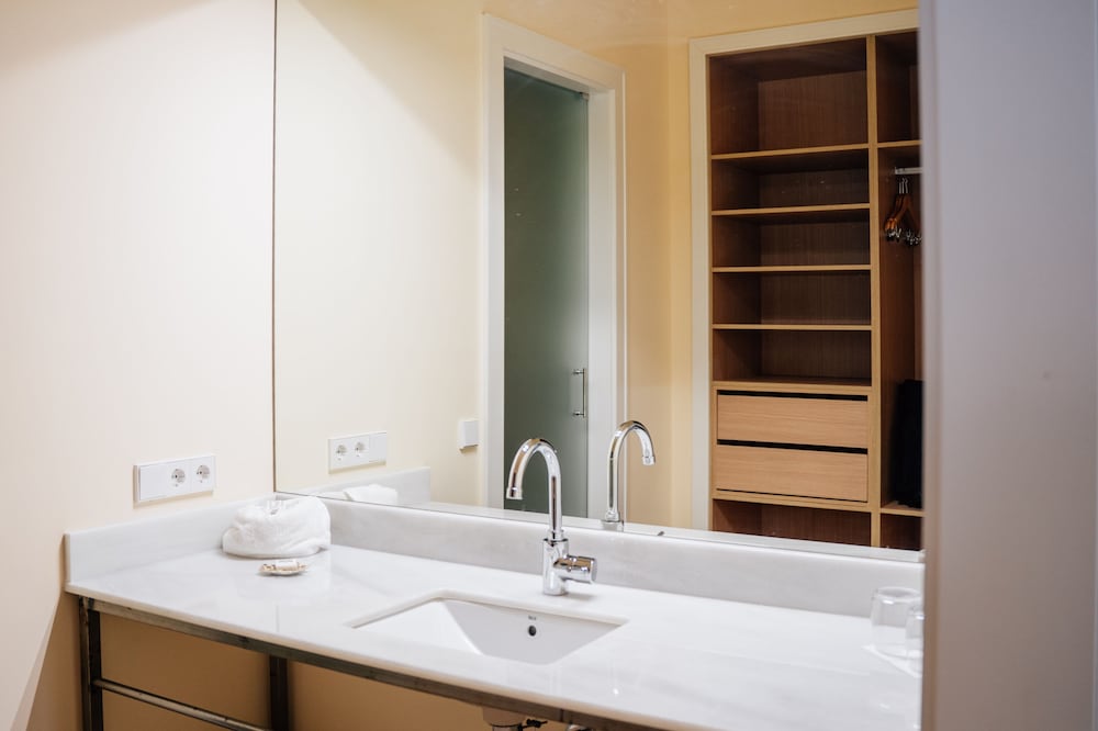 Premium Studio Suite - Photo 29