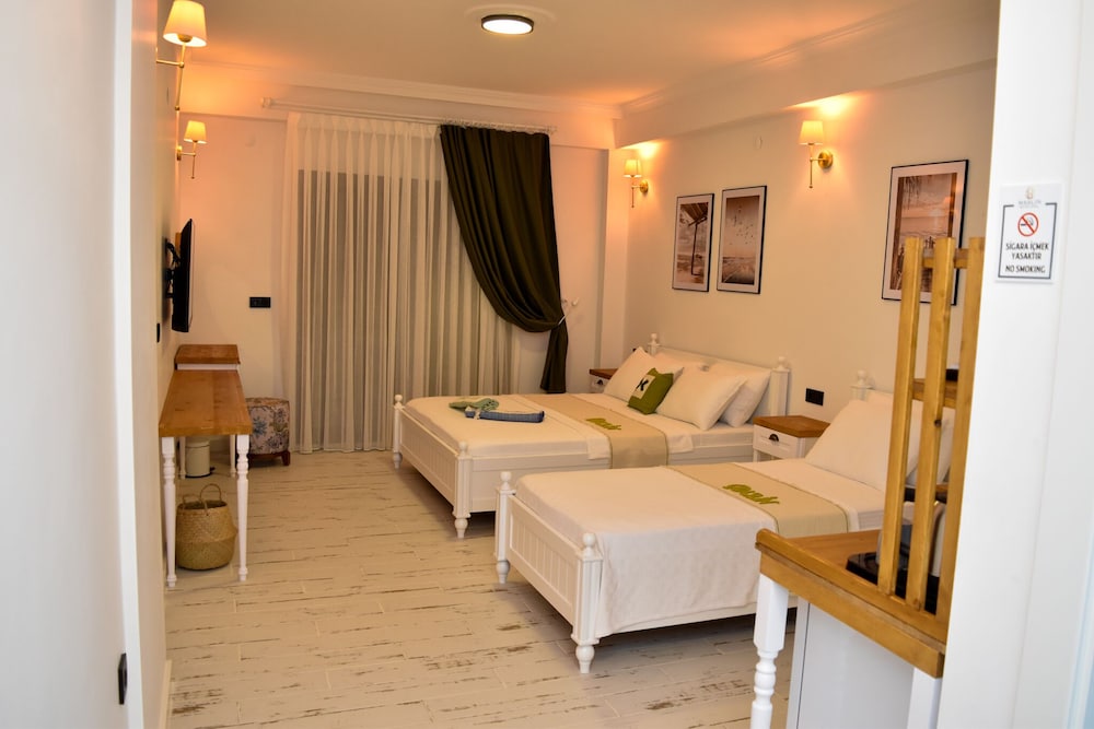 Deluxe Triple Room, Balcony, Sea View - Photo 11