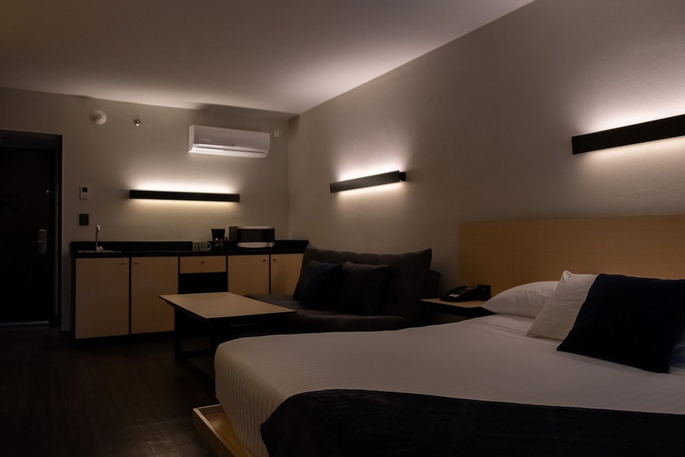 Deluxe Studio Suite