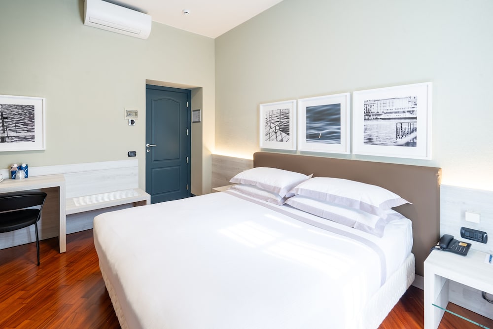 Classic Double Room (no elevator) photo 3