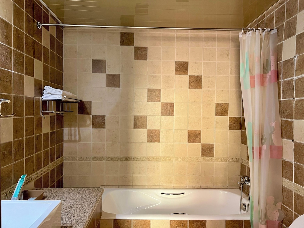Deluxe Double Room, City View - Photo 2