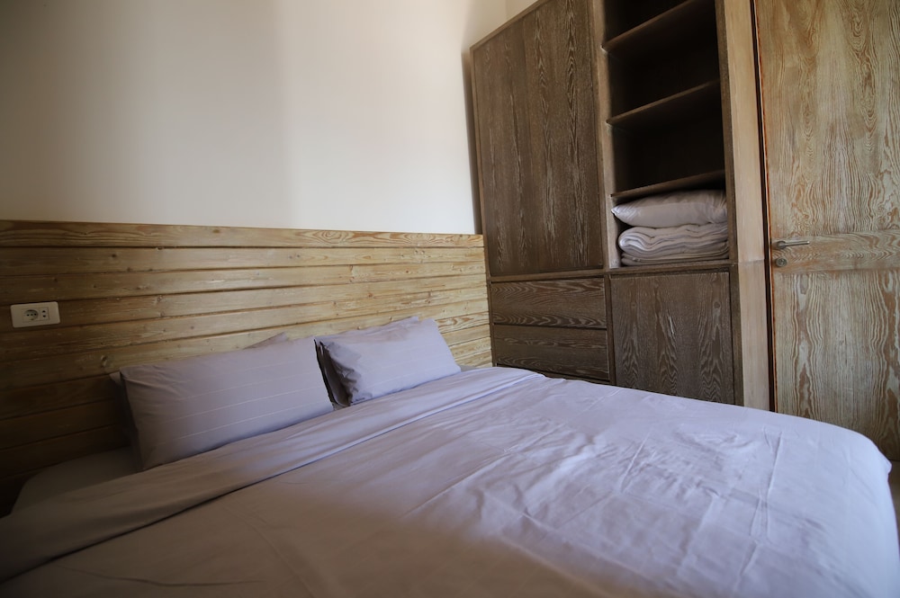 Comfort Suite, 1 Bedroom, Non Smoking, Pool View