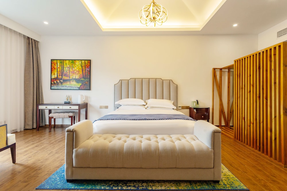 Luxury Studio Suite, 1 King Bed, Bathtub, River View photo 3