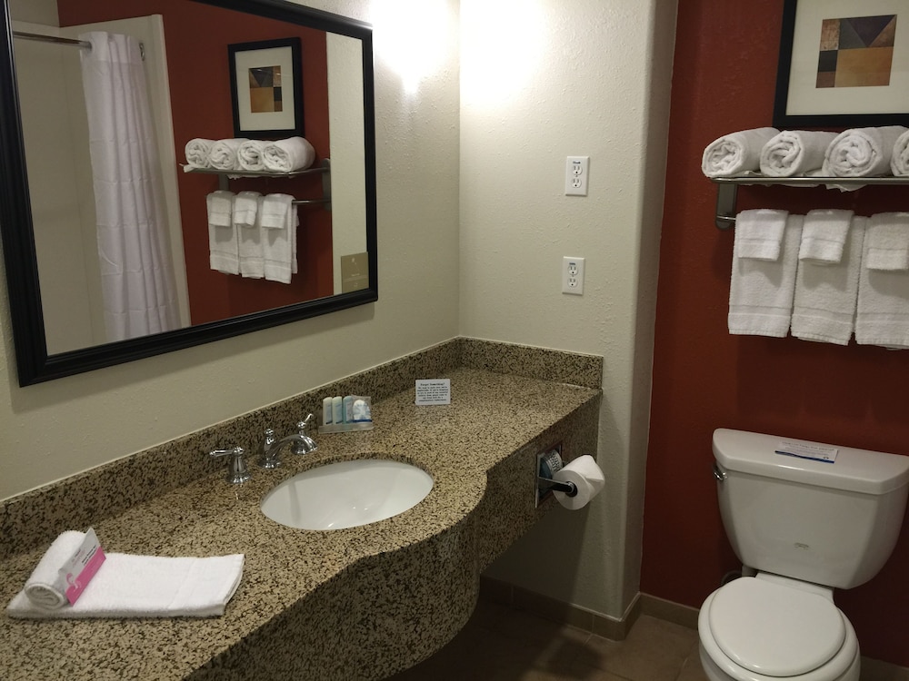 Room, Multiple Beds, Non Smoking - Photo 4