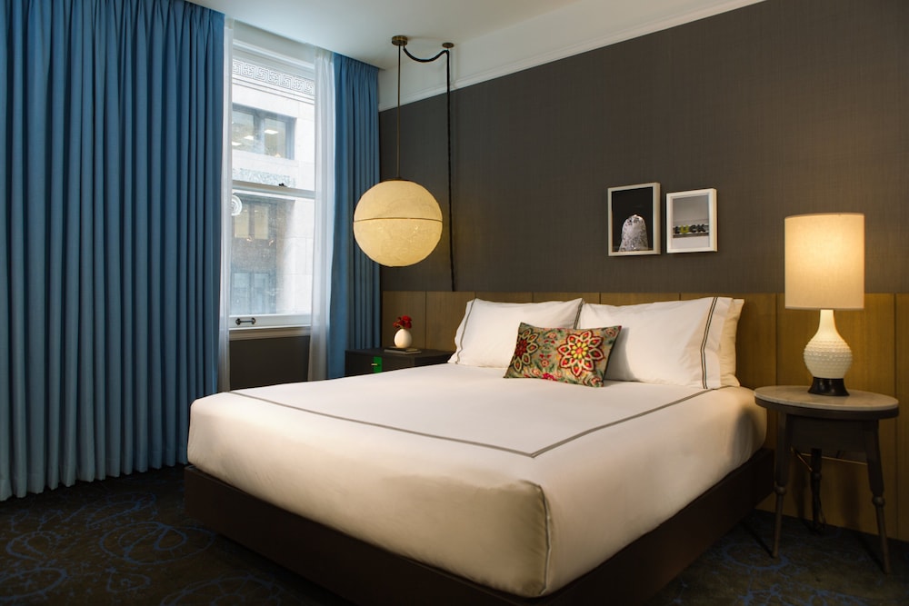 Room, 1 King Bed (Walk-In Shower)