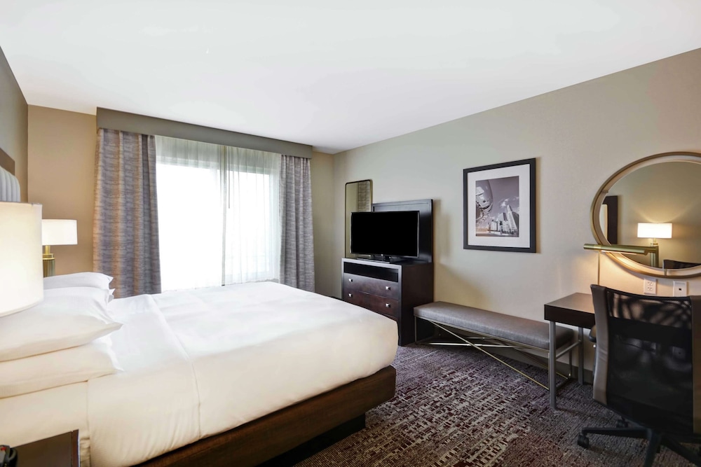 Room, 1 King Bed, Accessible (Hearing) - Photo 6