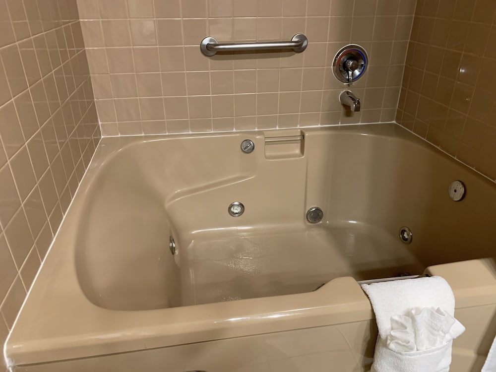 Room, 1 Queen Bed with Sofa bed, Jetted Tub, Ground Floor photo 3