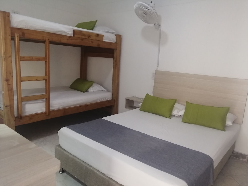 Standard Triple Room - Photo 3