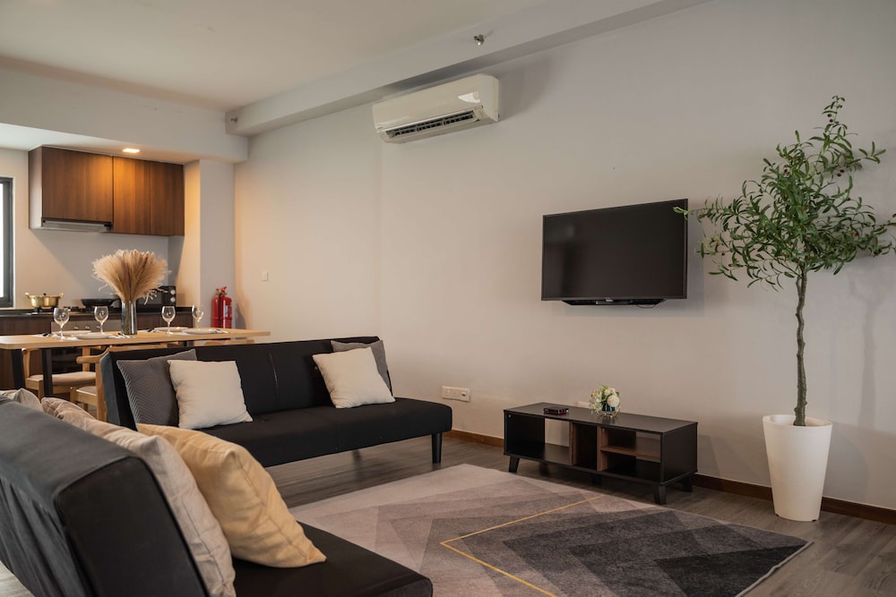 Deluxe Seaview Suite Twin Bed by The Only Bnb photo 1