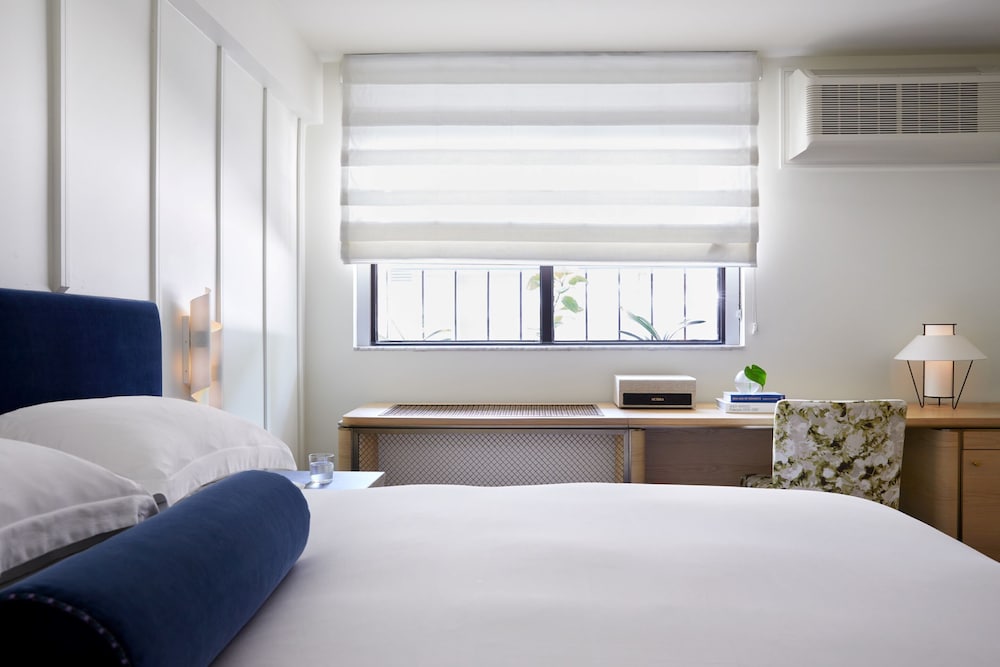 Room, 1 King Bed (Essential)