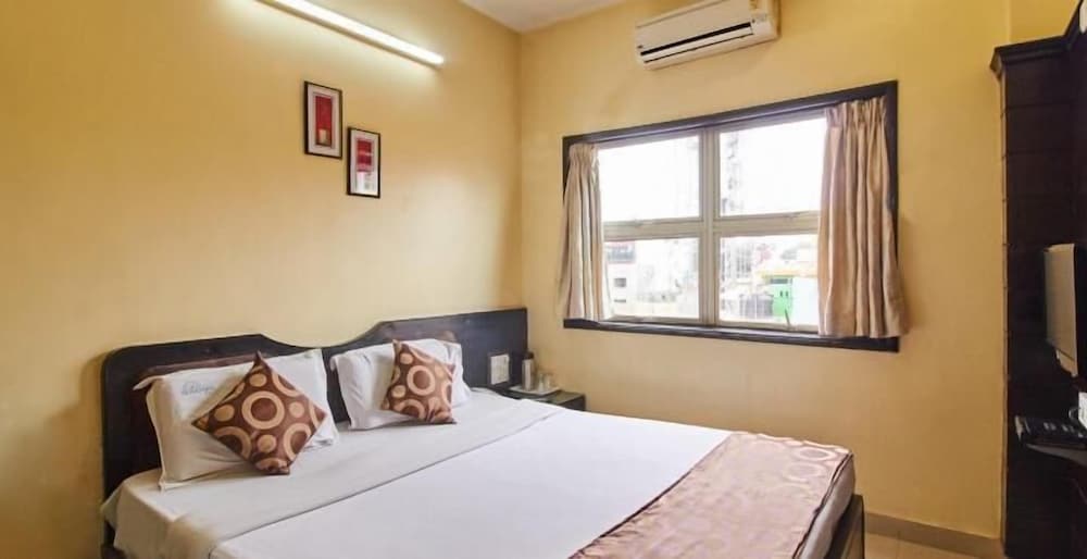 Deluxe Room (AC) photo 3