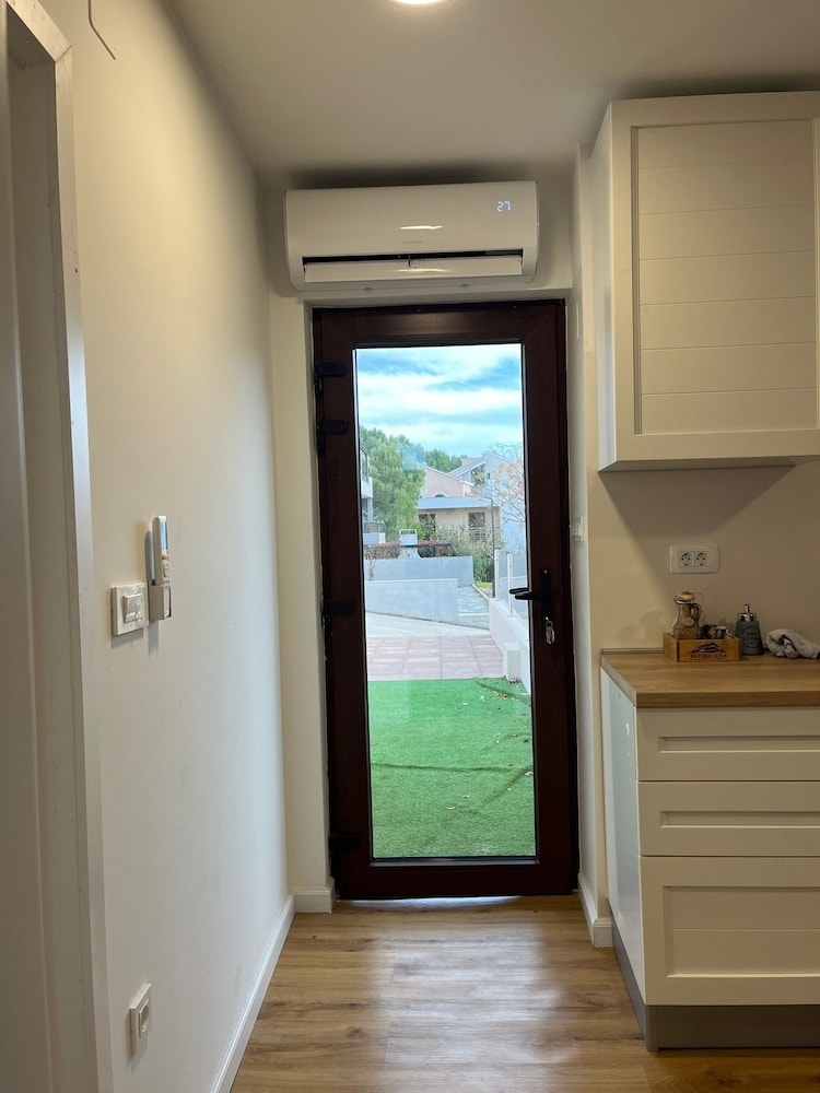 Family Apartment, 1 Bedroom, Garden View photo 2