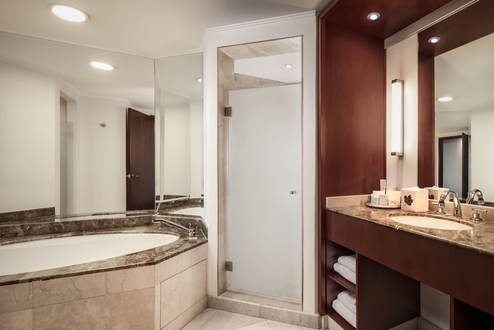 Suite, 1 King Bed, Terrace (City View) - Photo 17