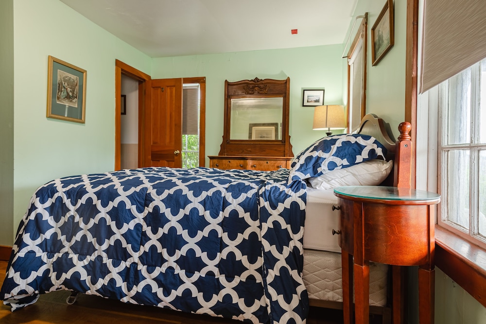 Room, 1 Queen Bed, Private Bathroom (#55 Annex Building) photo 1