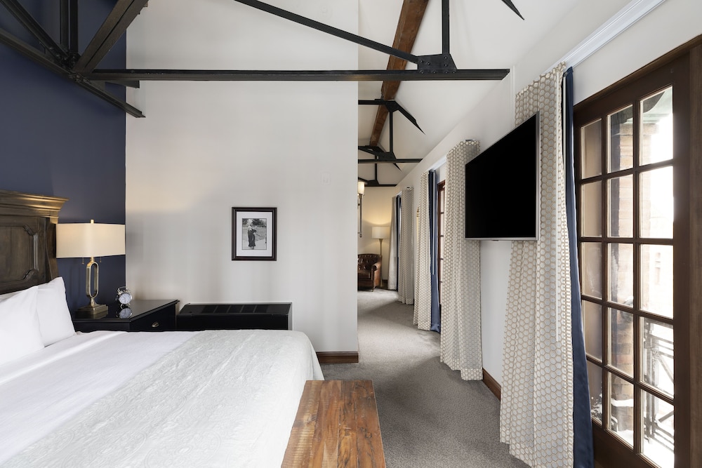 Suite, 1 King Bed (King Suite) - Photo 1