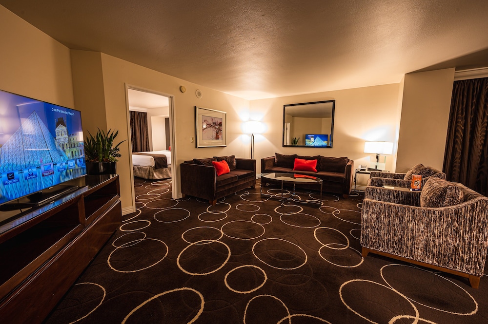 One-Bedroom King Suite, 1 King Bed, Jetted Tub photo 1