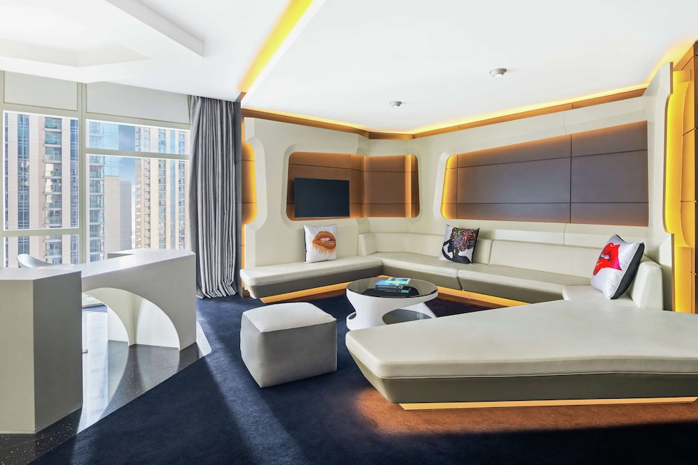 Elite Suite, 1 King Bed (Mega)