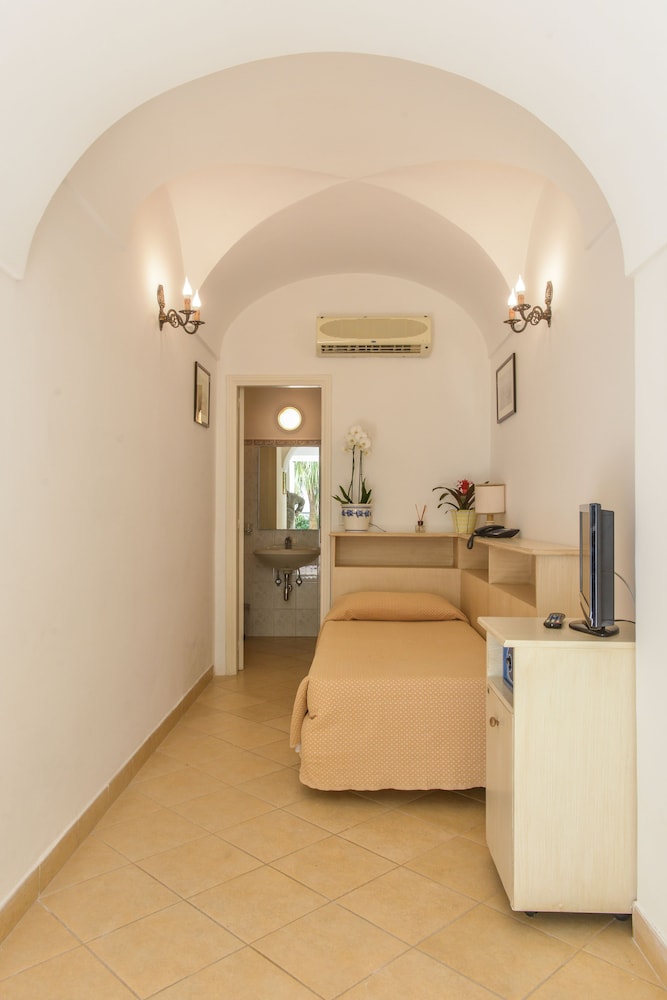 Economy Single Room photo 2