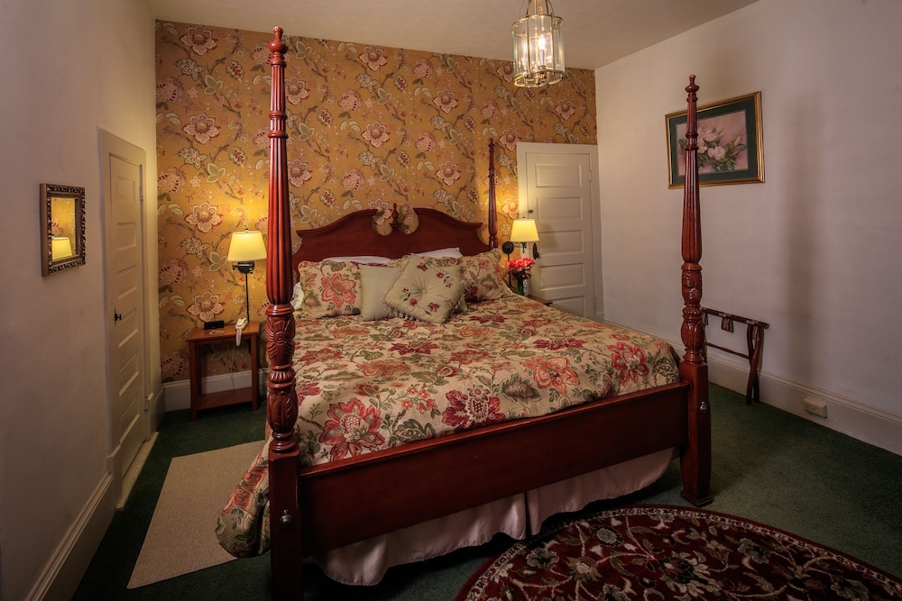 Squire Taylor Suite photo 2